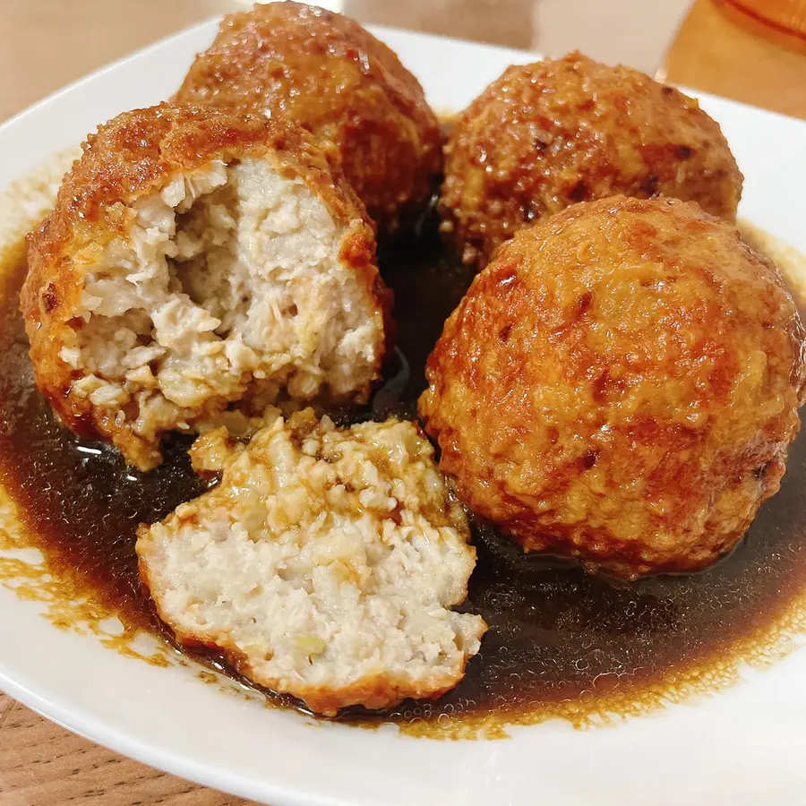 Four happy balls with braised lion's head