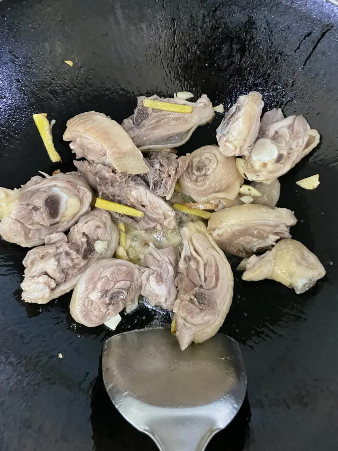 Children love to eat the next meal - braised chicken thighs step 0