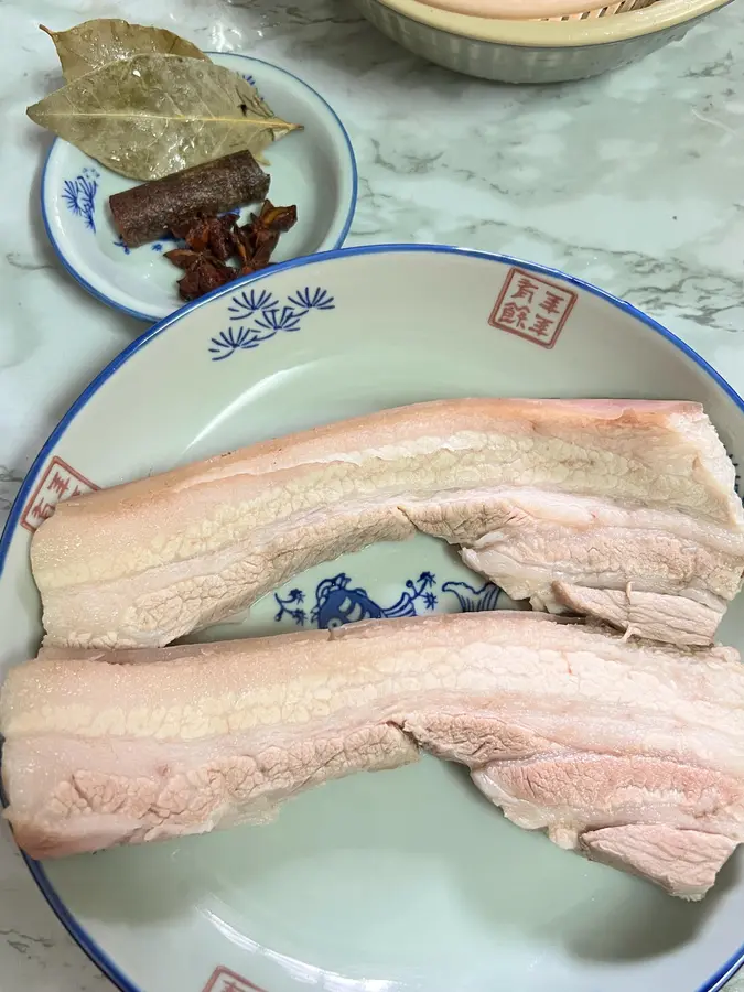 Fragrant and not greasy, huge rice - sauerkraut braised pork step 0