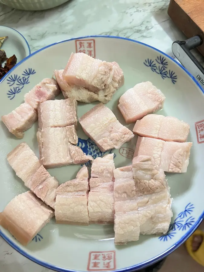 Fragrant and not greasy, huge rice - sauerkraut braised pork step 0