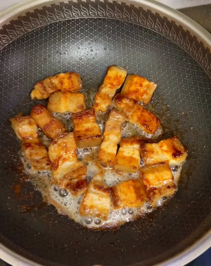 Fragrant and not greasy, huge rice - sauerkraut braised pork step 0