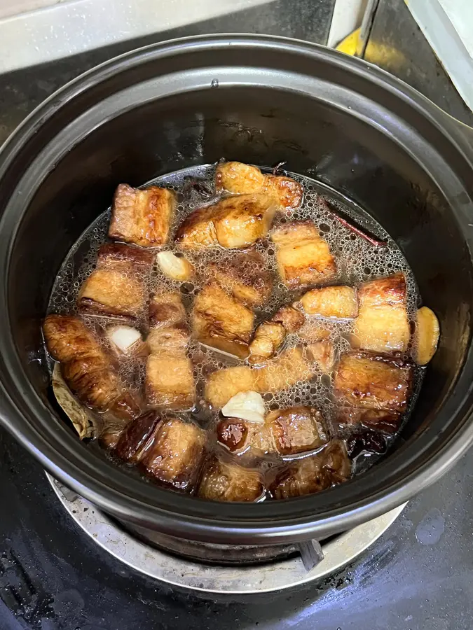 Fragrant and not greasy, huge rice - sauerkraut braised pork step 0