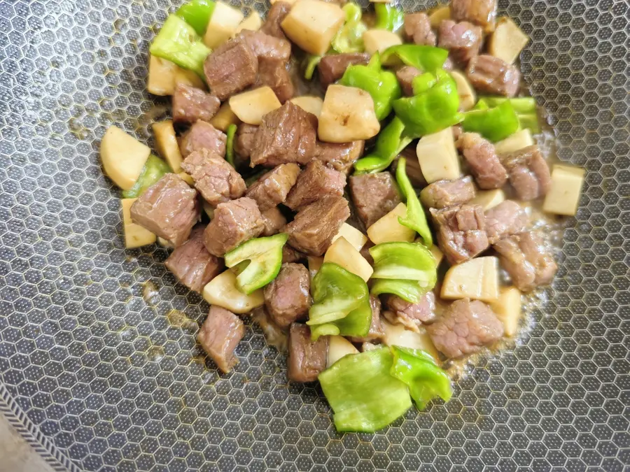 Beef cubes with oyster mushrooms step 0