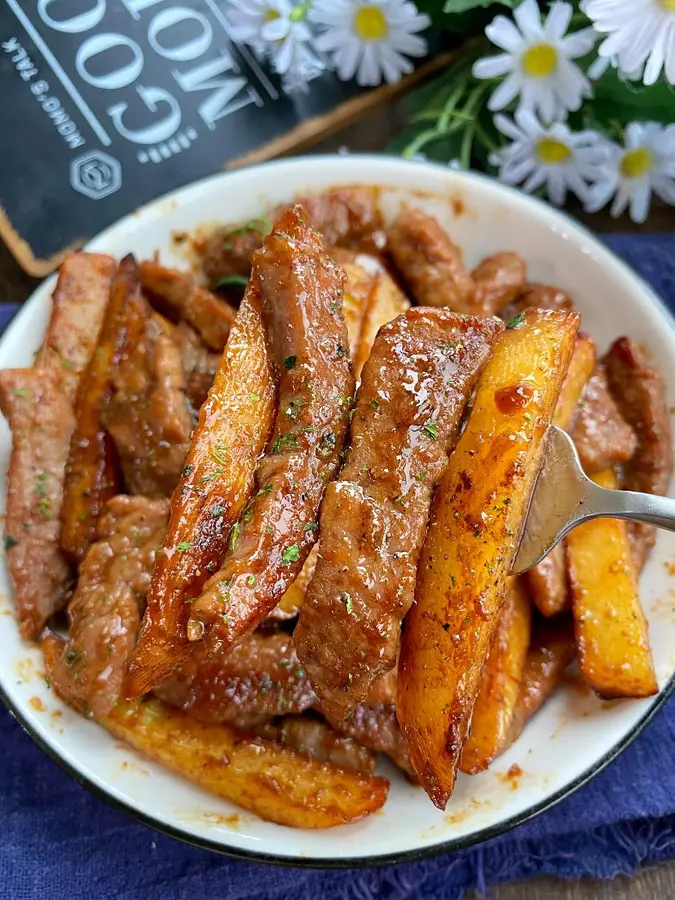 The â—ï¸ fragrant and tender and delicious steak and potato frying pan is super satisfying~ step 0