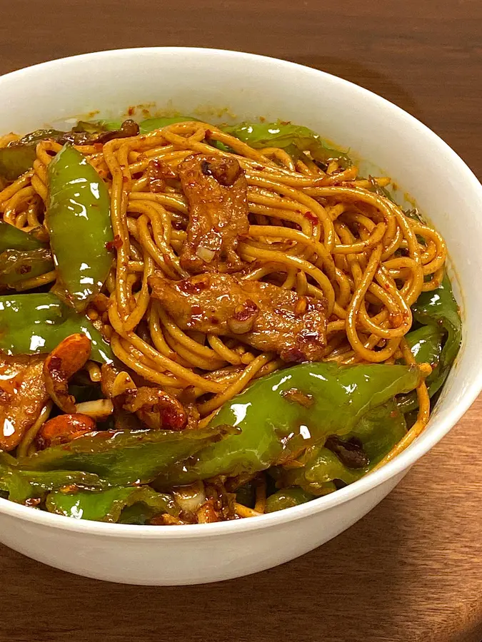 Stir-fried pork and fried noodles step 0