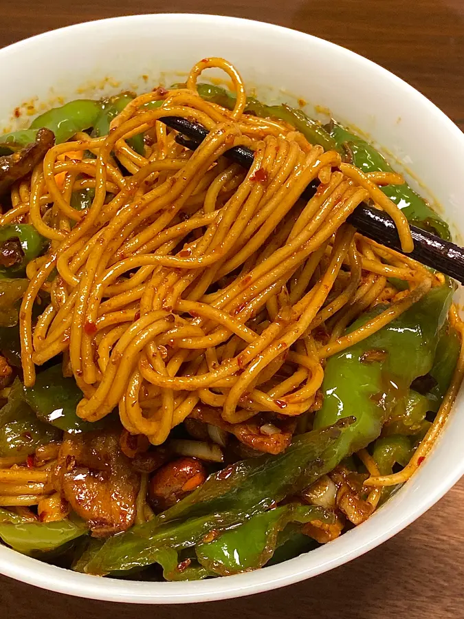 Stir-fried pork and fried noodles step 0