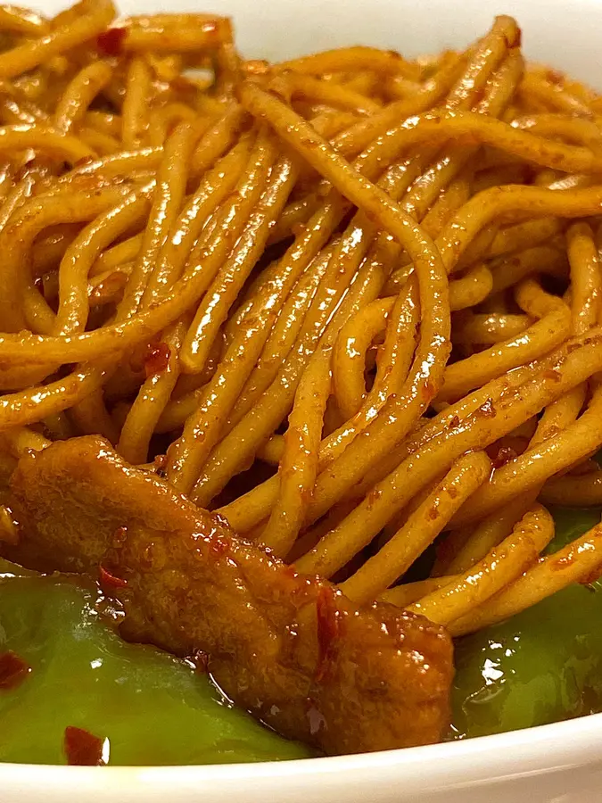 Stir-fried pork and fried noodles step 0