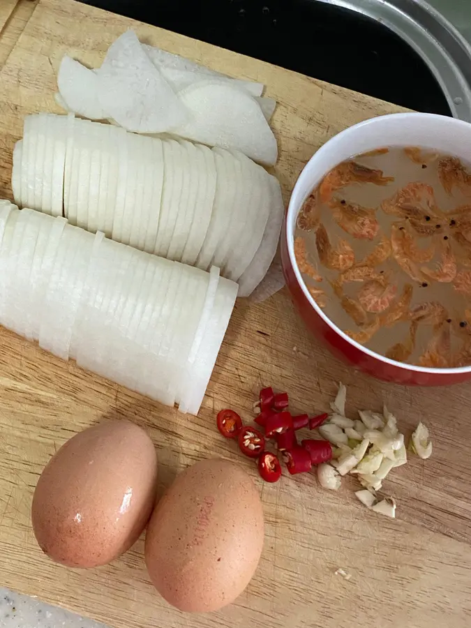 White radish egg soup ~ a simple and quick dish that is perfect for cleaning up leftovers in the refrigerator! step 0