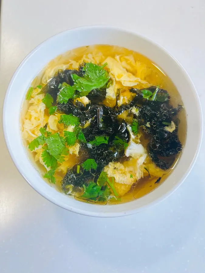 Egg soup with seaweed and seaweed step 0