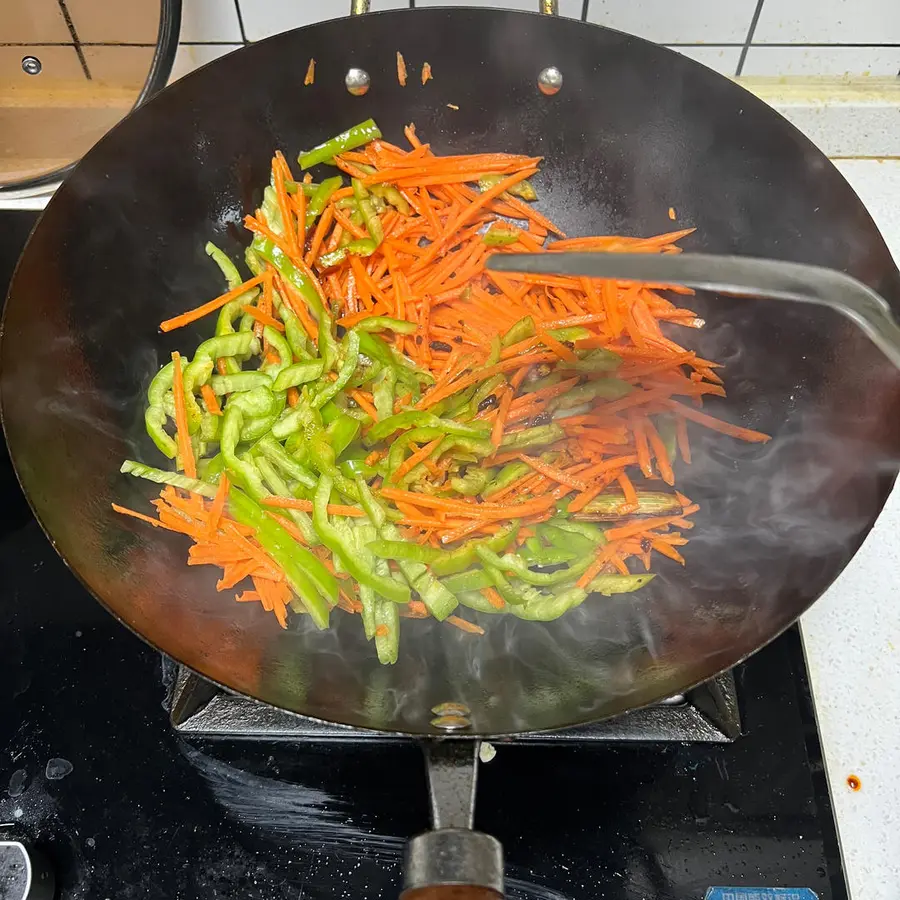 Fish-flavored shredded pork step 0