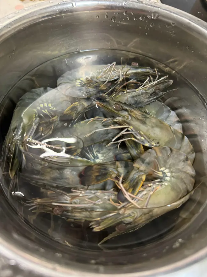 Kuaishou dish - braised prawns in oil step 0