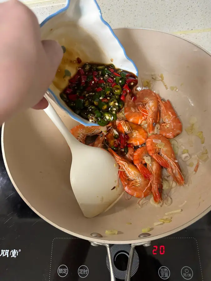 Kuaishou dish - braised prawns in oil step 0