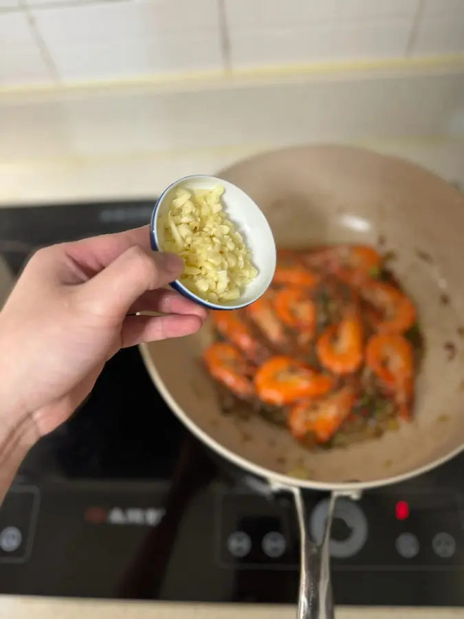 Kuaishou dish - braised prawns in oil step 0