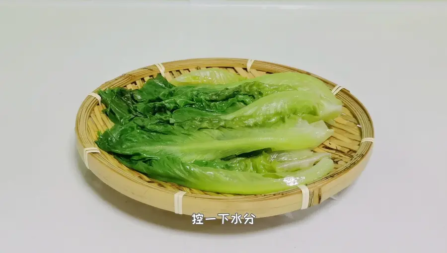 Oyster sauce lettuce does this without blackening! Crisp and fresh, 5 minutes quick dish step 0