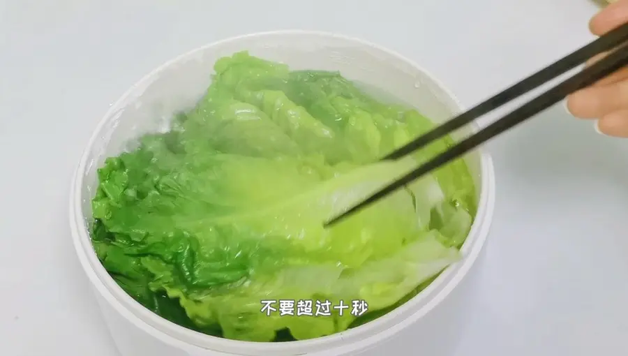 Oyster sauce lettuce does this without blackening! Crisp and fresh, 5 minutes quick dish step 0