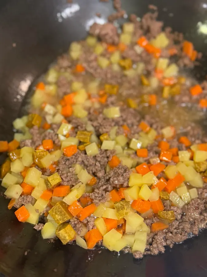 Children's favorite fast dish - curry potatoes, carrots, beef cubes step 0