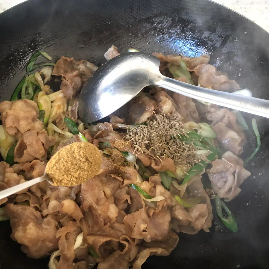 Stir-fried lamb with green onions step 0