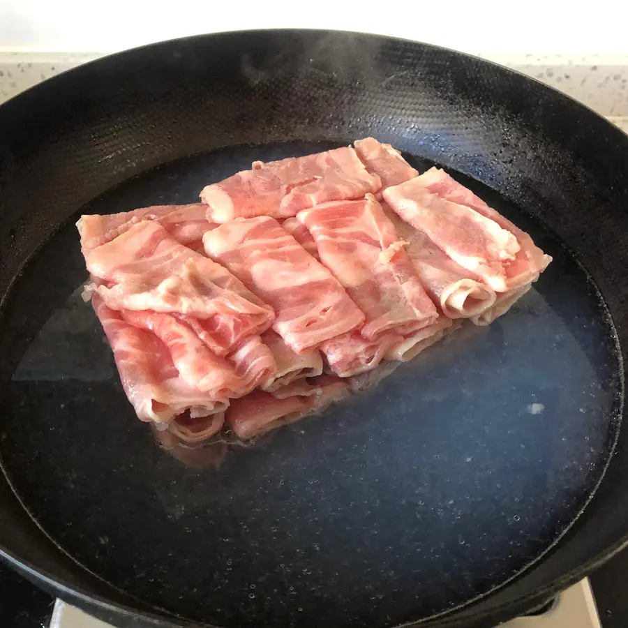 Stir-fried lamb with green onions step 0