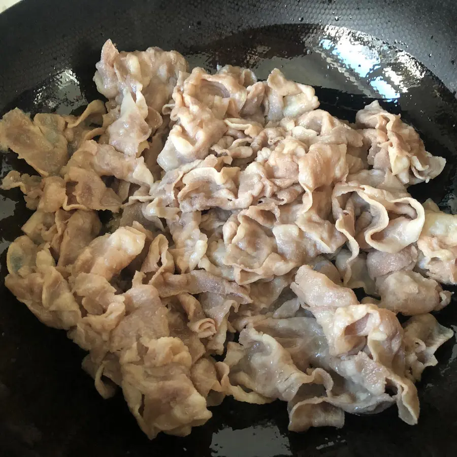 Stir-fried lamb with green onions step 0