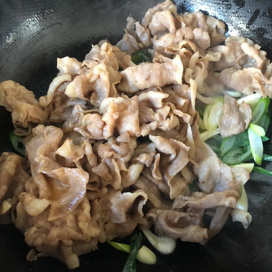 Stir-fried lamb with green onions step 0