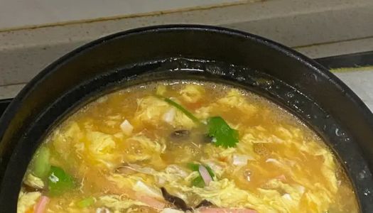 Simple and fast hand home version of hot and sour soup