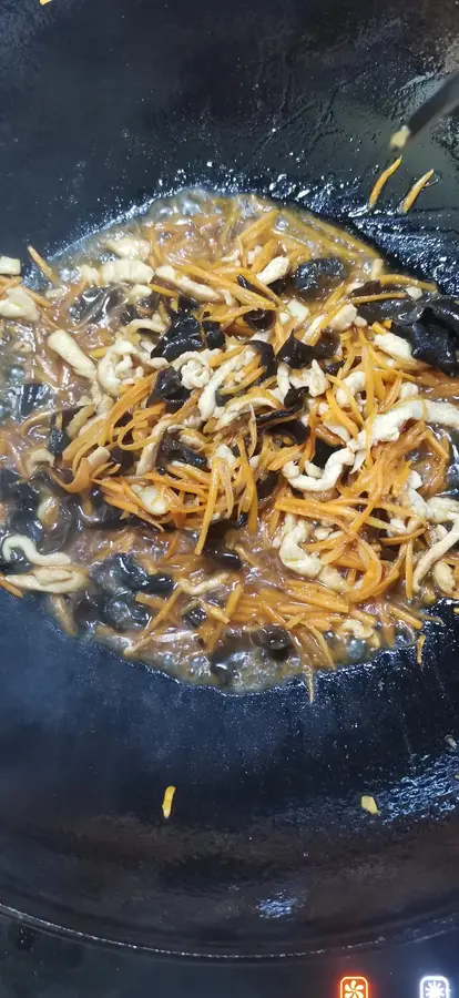 Fish-flavored shredded pork (children's version) step 0