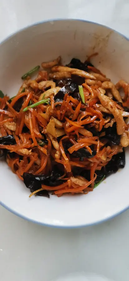 Fish-flavored shredded pork (children's version) step 0