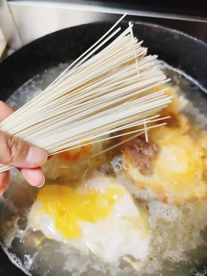 Egg beef and green vegetable noodles ~ simple and fast, to ensure a day's nutrition step 0