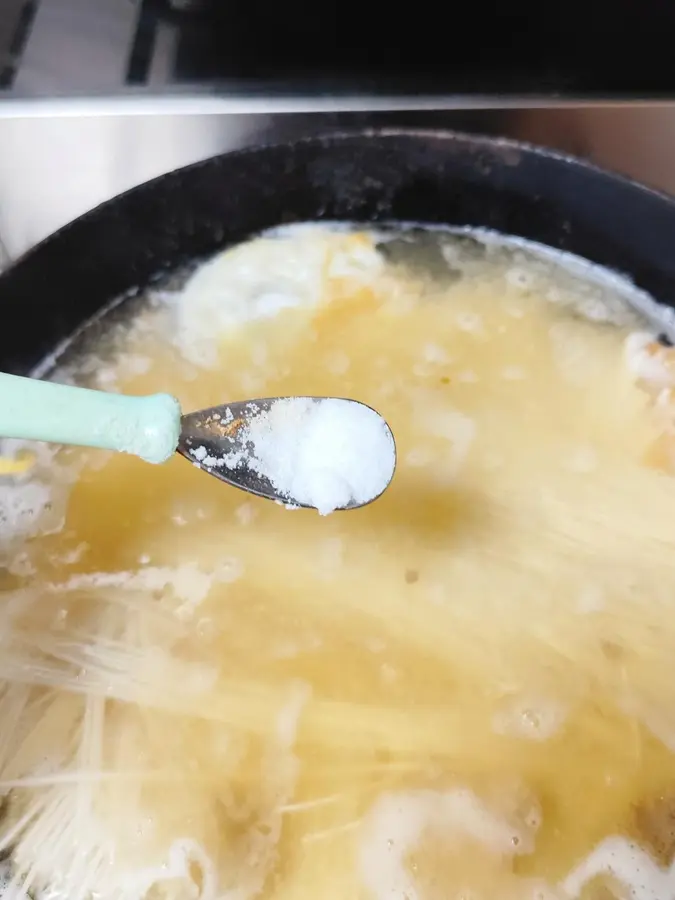 Egg beef and green vegetable noodles ~ simple and fast, to ensure a day's nutrition step 0