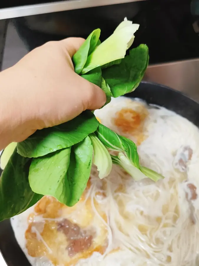 Egg beef and green vegetable noodles ~ simple and fast, to ensure a day's nutrition step 0