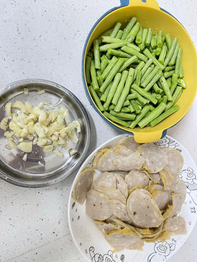 Stir-fried beans with fast dish golden pork strips step 0