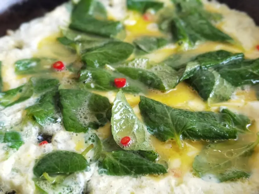 Scrambled eggs with mint|Super fast dish step 0