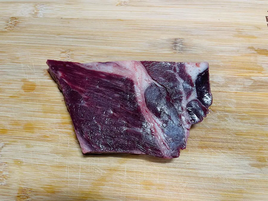 Pan-fried raw-cut steak step 0