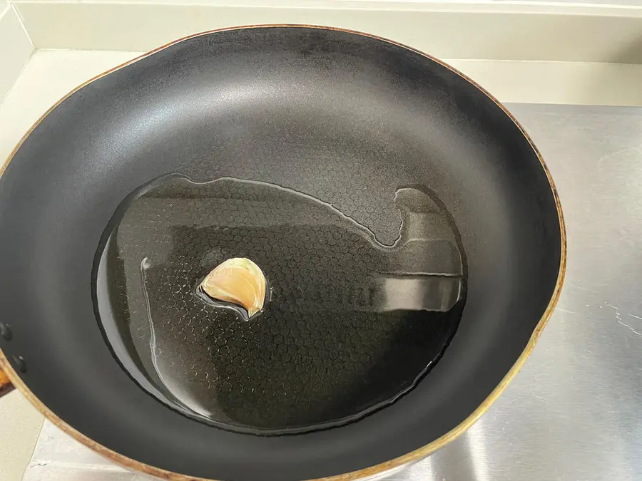 Pan-fried raw-cut steak step 0