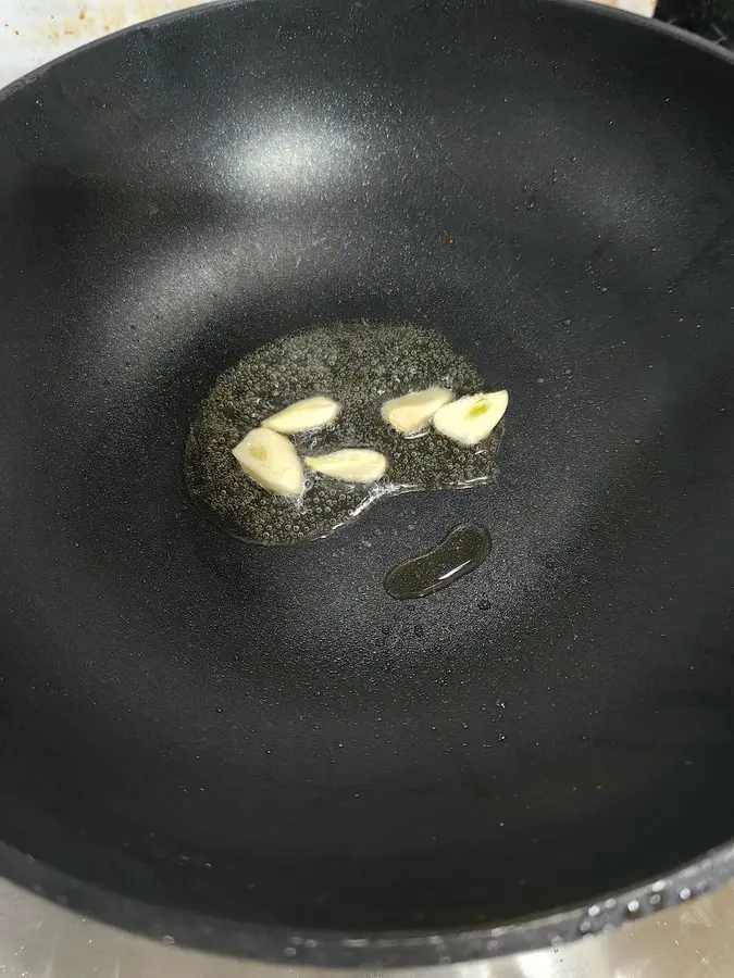 Quick dish: stir-fried lettuce step 0