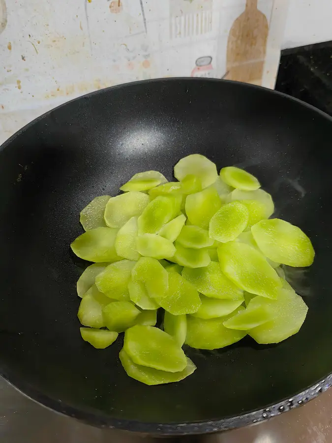 Quick dish: stir-fried lettuce step 0