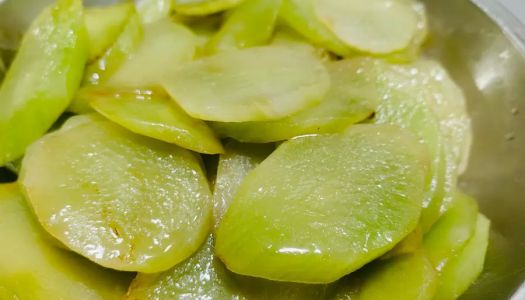 Quick dish: stir-fried lettuce