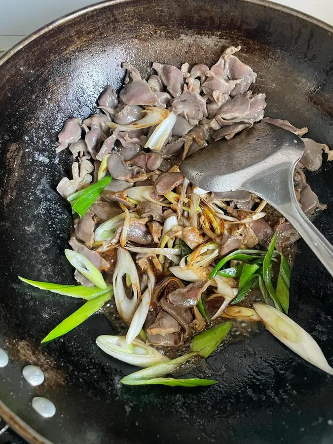 Kuaishou dish ~ stir-fried duck gizzard with green onions step 0