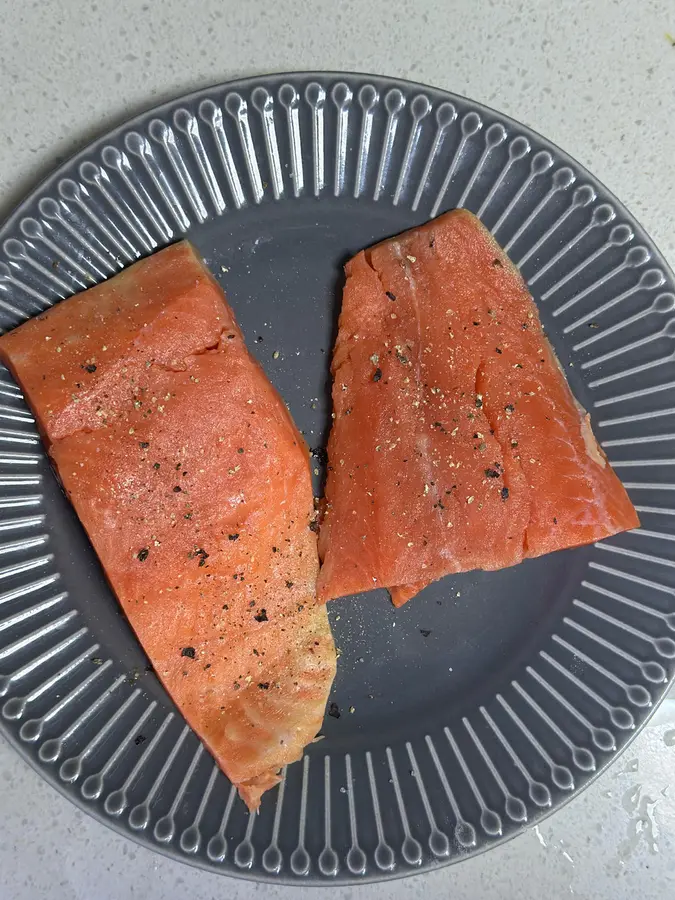 Children's favorite nutritious fast dish, carb-free salmon, spinach pizza step 0