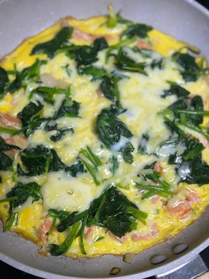 Children's favorite nutritious fast dish, carb-free salmon, spinach pizza step 0