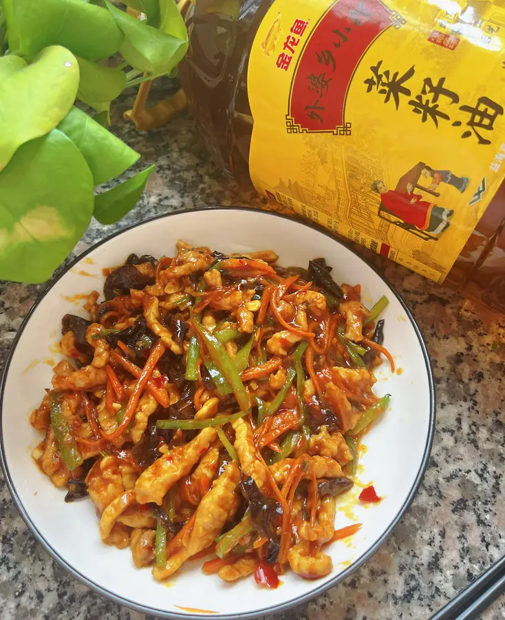 Fish-flavored shredded pork that is both appetizing and delicious to eat step 0