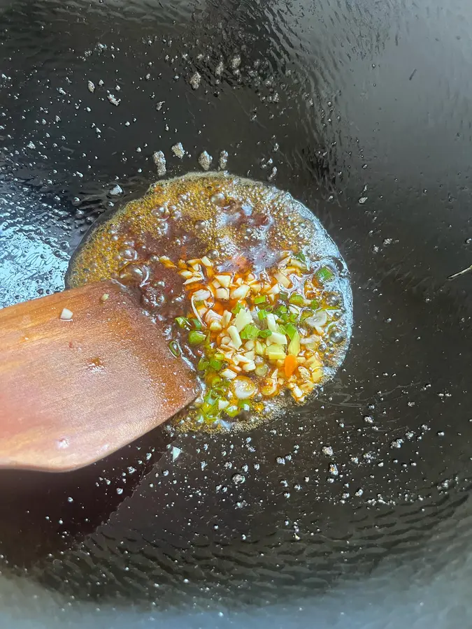 Fish-flavored shredded pork that is both appetizing and delicious to eat step 0