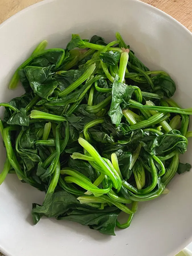 Protein-filled spinach in soup 10 minutes quick dish out of a pot step 0