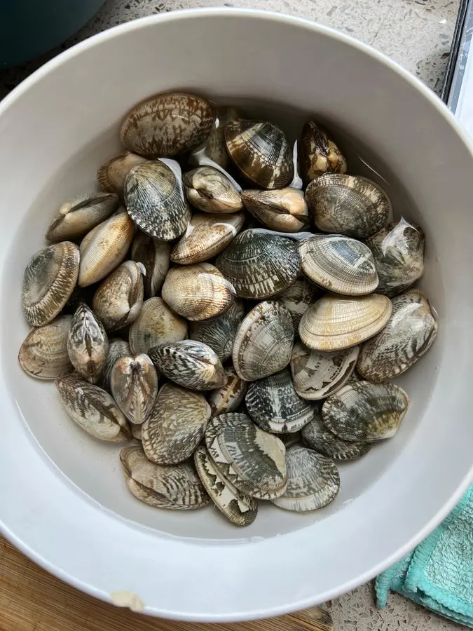 10 minutes simple and quick dish|Stir-fried clams  with loofah step 0