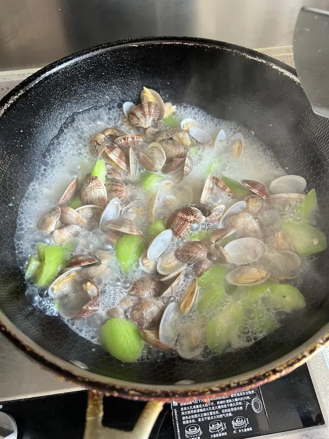 10 minutes simple and quick dish|Stir-fried clams  with loofah step 0