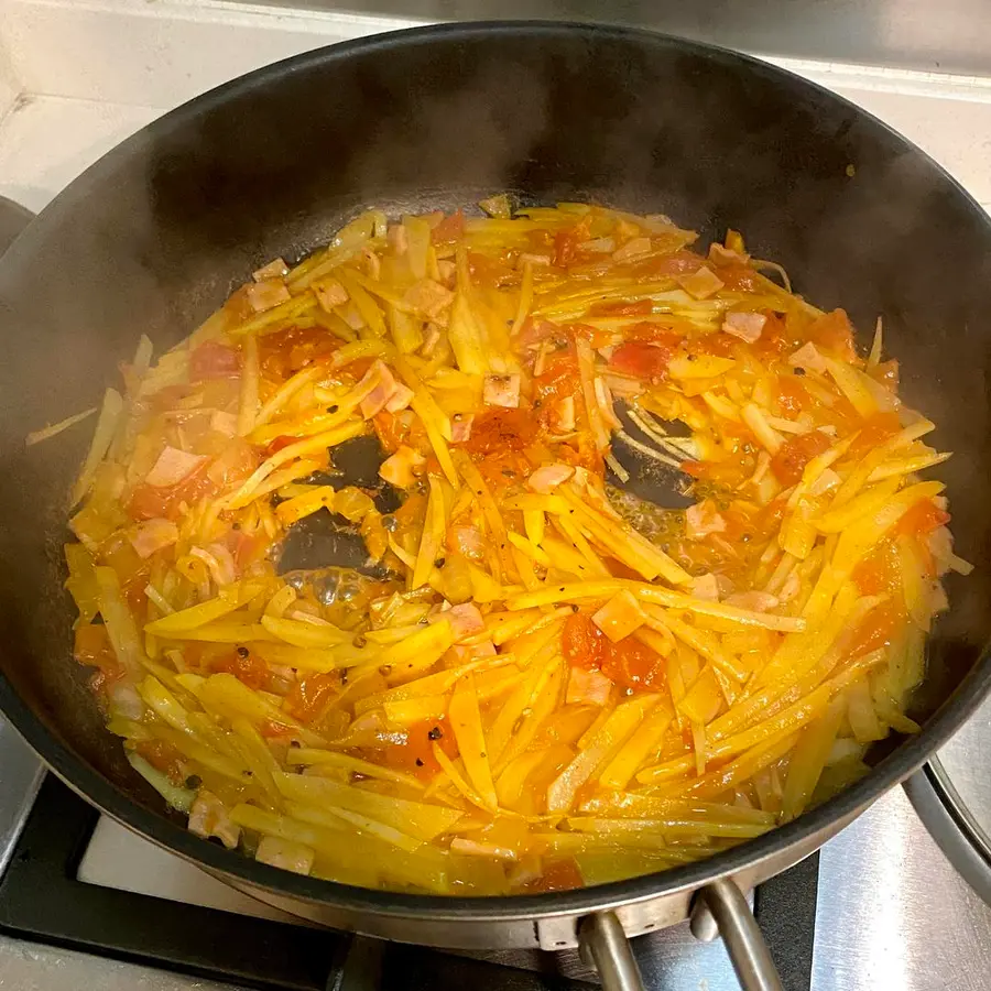 10 minutes of fast food, shredded potatoes and baked eggs step 0