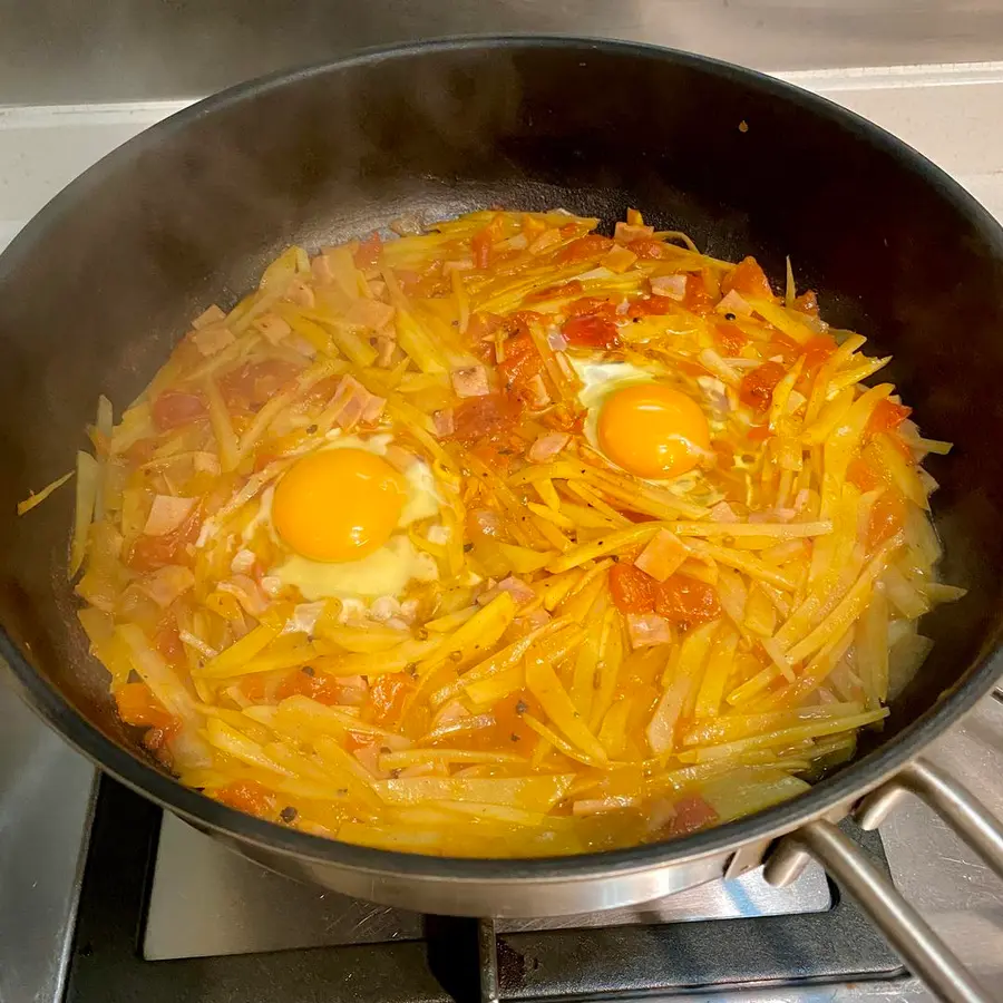 10 minutes of fast food, shredded potatoes and baked eggs step 0