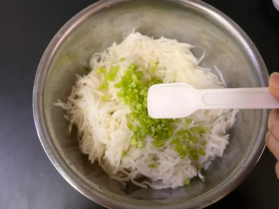 Sweet and delicious steamed radish balls (Kuaishou simple radish cake) step 0