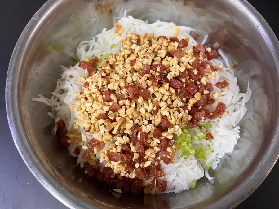 Sweet and delicious steamed radish balls (Kuaishou simple radish cake) step 0