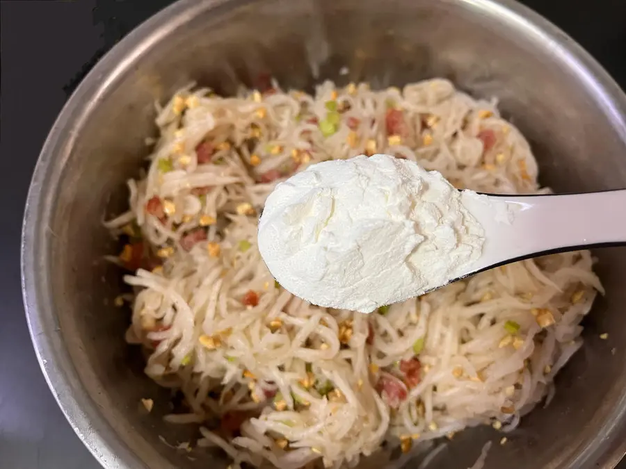 Sweet and delicious steamed radish balls (Kuaishou simple radish cake) step 0